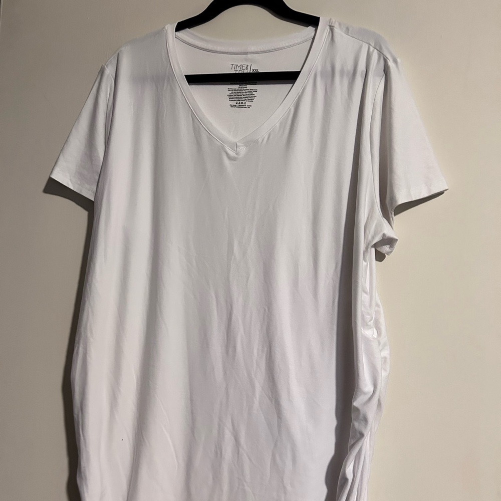 Time and Tru Classic White V-Neck Tee